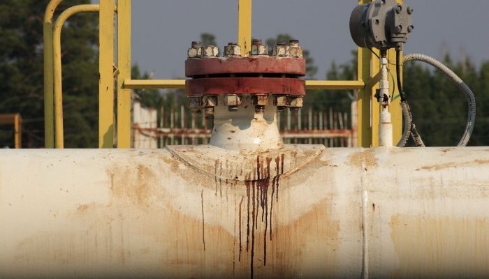 Cara Mengatasi Korosi di Industri Minyak dan Gas dengan FRP Wrapping